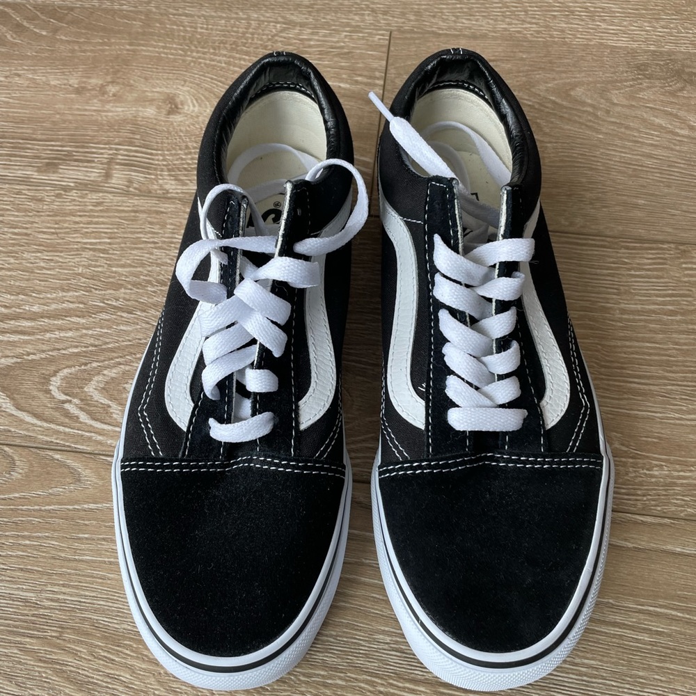 Vans Old Skool Never Worn 6 men 7.5 women